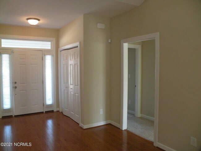 Building Photo - 3523 White Dr