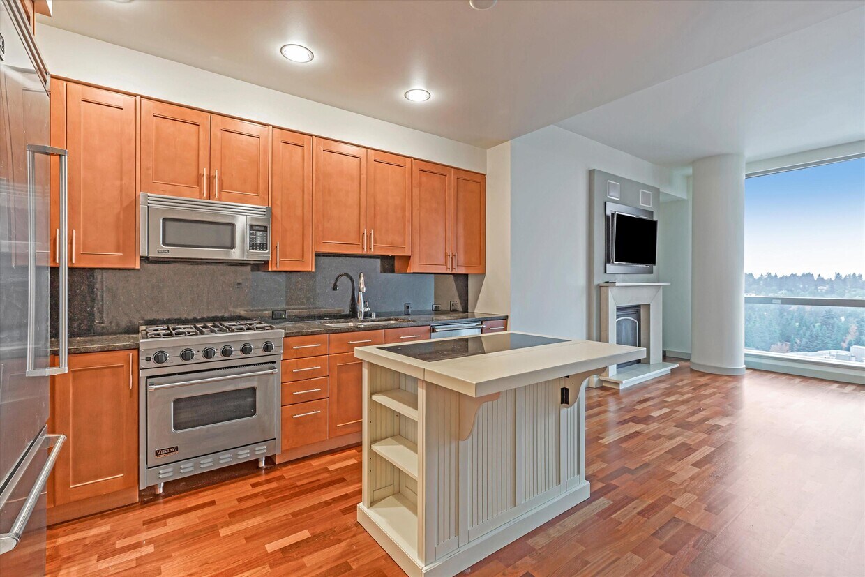 Primary Photo - 10650 NE 9th Pl