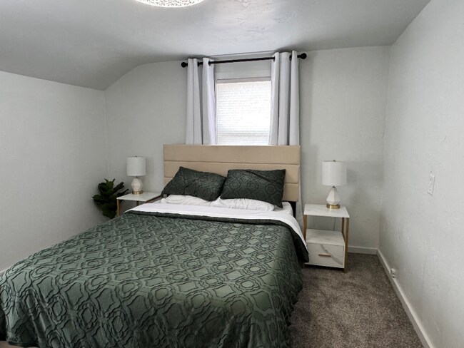 Building Photo - 735 N 6th Ave