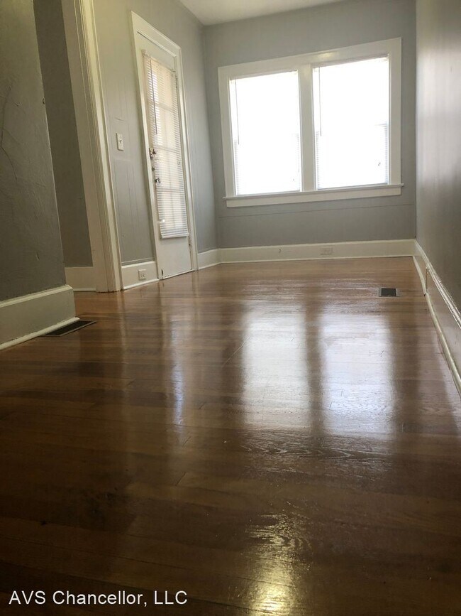 Foto del edificio - 3 br, 3 bath House - 2406 E. 4th St.