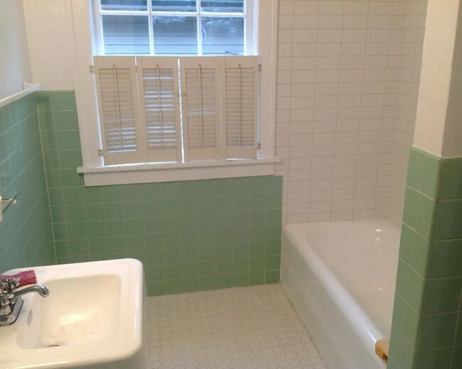 Foto del edificio - Beaumont-Wilshire Neighborhood! Charming 3-Bedroom Home with Fenced Backyard  & Garage