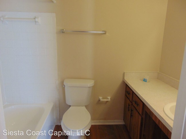 Building Photo - 1 br, 1 bath House - 5011 SE 29th St