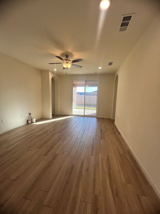 Building Photo - 3224 DOREST ST  3 BEDROOM 2 BATHROOM HOME ...