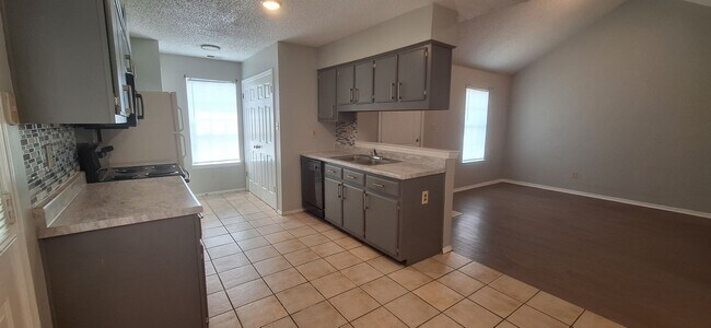 Foto del edificio - MOVE IN READY - Lovely Home for Rent in Ea...
