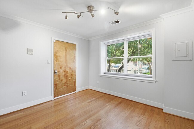 Foto del edificio - 1BR in the Heart of Logan Circle