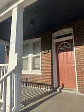 Building Photo - 823 Pine St