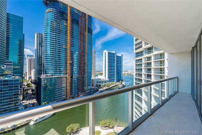 Foto del edificio - 475 Brickell Ave