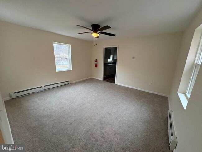 Building Photo - 786 S Main St