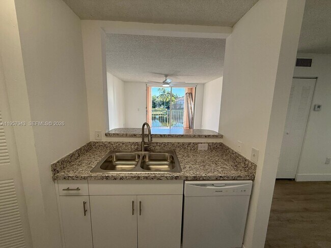 Foto del edificio - 12166 St.Andrews Pl