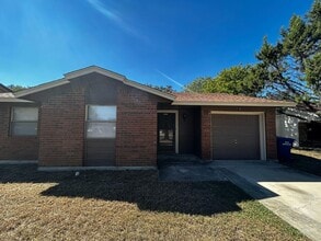 Building Photo - 215 Bridle Dr