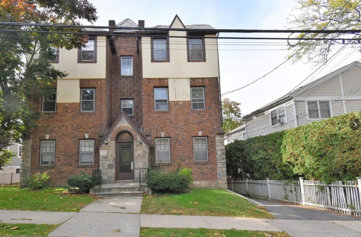 Primary Photo - 9 Midland Pl