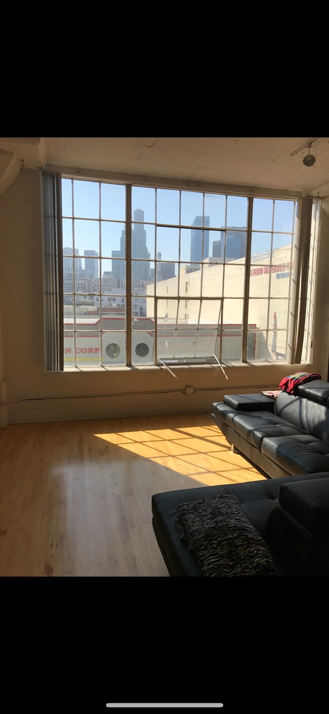 Foto del edificio - 420 S San Pedro St