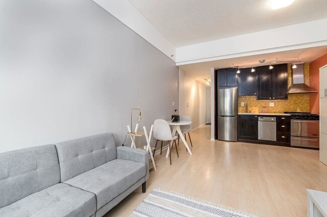 Foto del edificio - 476 Monmouth St