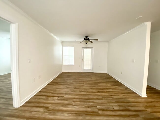 Foto del edificio - First Floor, Two Bedroom, Two Bathroom updated Condo!