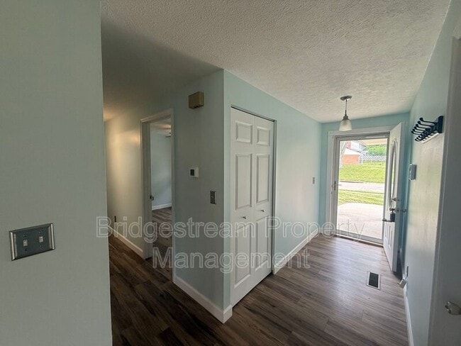 Building Photo - 7611 Blossomview Ct