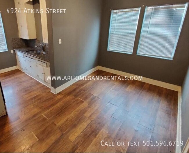 Building Photo - 4924 Atkins Street | $750 | 2 beds, 1 full...