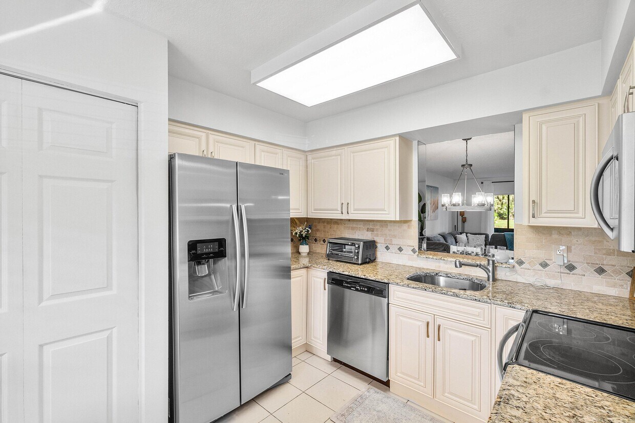 Foto principal - 7321 Amberly Ln