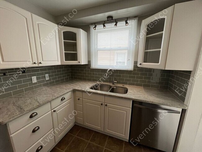 Building Photo - 605 N Dorchester Ave
