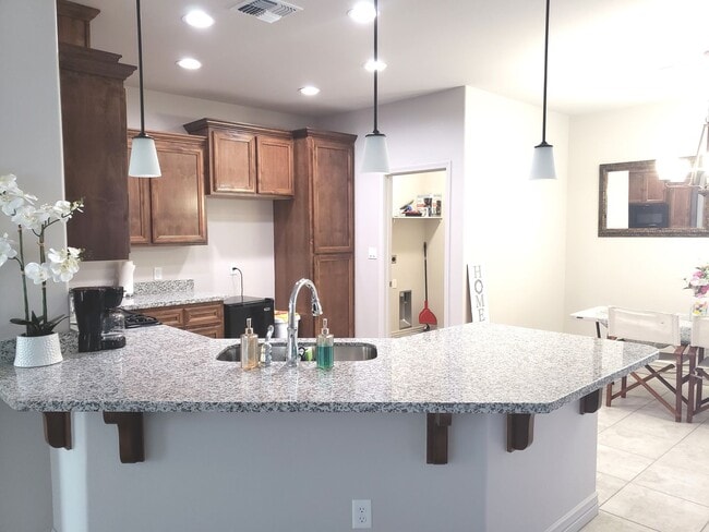 Foto del edificio - New Home for Rent!