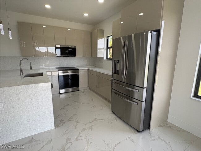 Building Photo - 2600 Ann Ave N