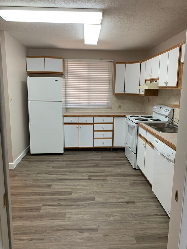 Cuisine - 235 28 St S