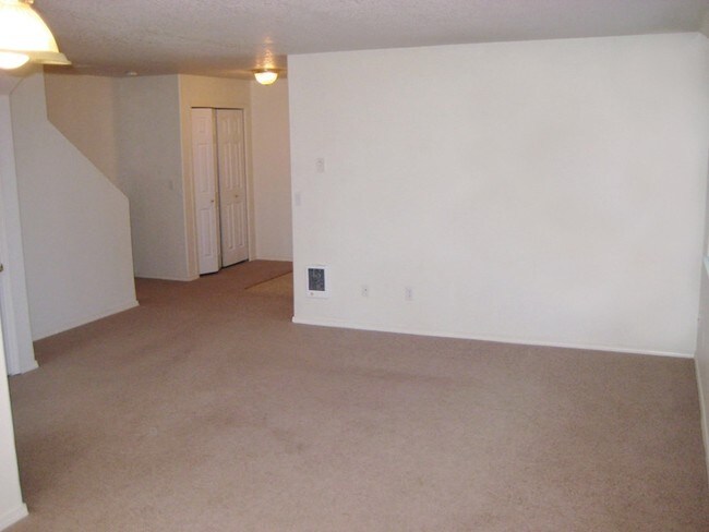 Entry - 575-587 N 9th St
