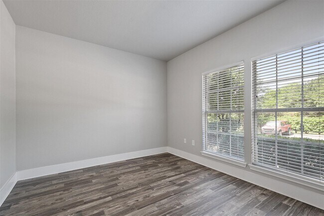 Building Photo - 2001 Texas 360 Apt #1117, Euless, TX 76039...