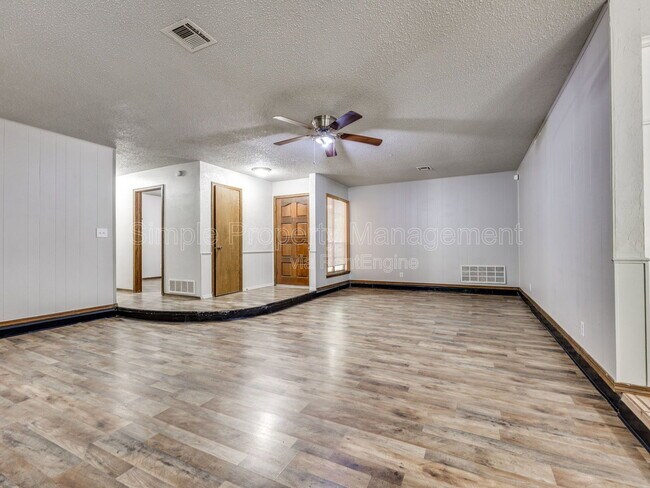 Foto del edificio - 1706 High Meadows Dr