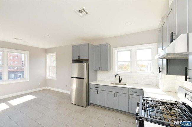 Building Photo - 7 Watsessing Ave