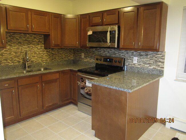 Kitchen - 573 Pershing Ave