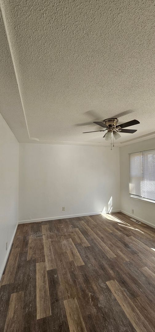 Foto del edificio - Renovated 4 bedroom with full unfinished basement