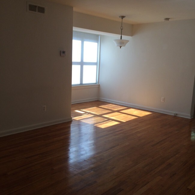 Building Photo - 401 E St SE