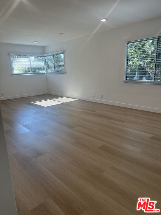 Building Photo - 228 S Doheny Dr