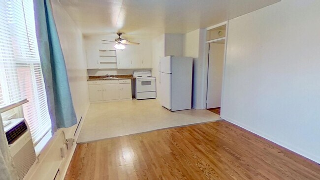 Foto del edificio - 112 E Main St