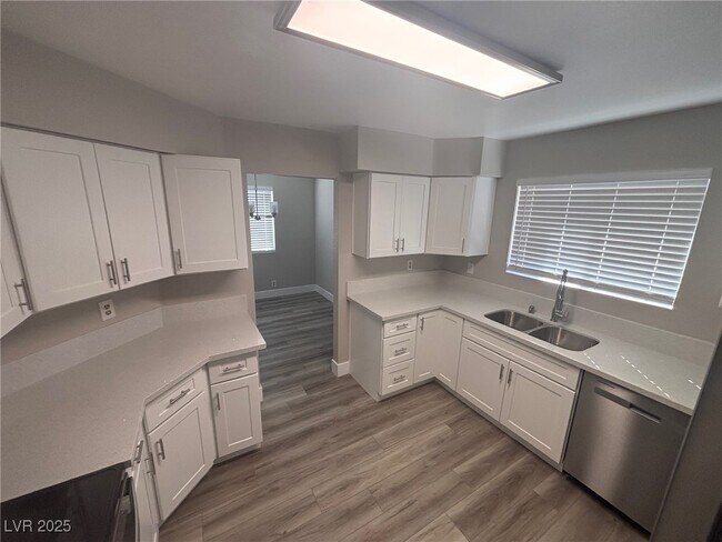 Building Photo - 3151 N Soaring Gulls Dr