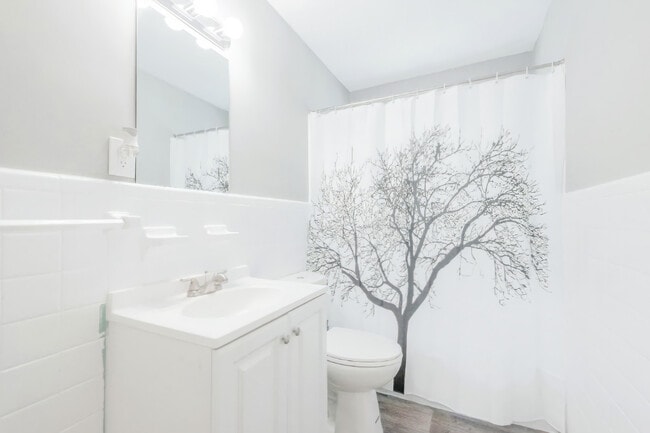 Building Photo - 2684 Loghaven Dr NW