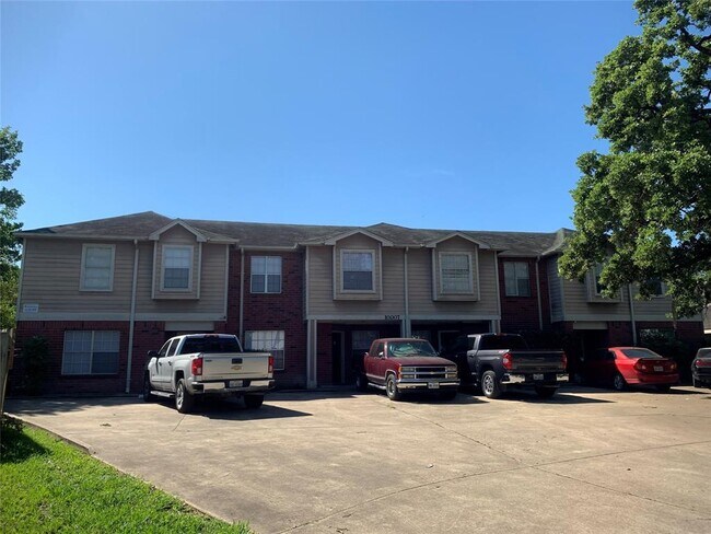 10007 Emerald Creek Dr, Houston, TX 77070 Townhouse for