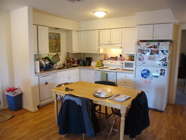 Building Photo - 3 Kent Ct