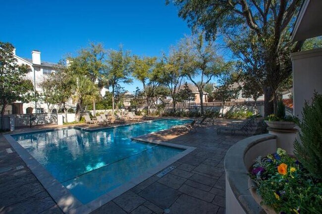 Foto del edificio - 2210 Winsted Dr