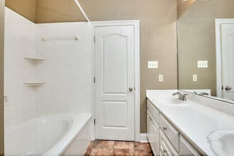 Building Photo - 12468 Dutchtown Villa Dr