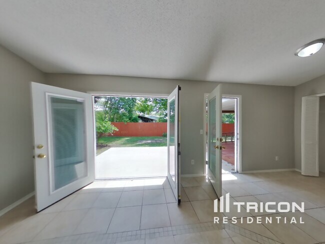 Foto del edificio - 9574 Villiers Dr N
