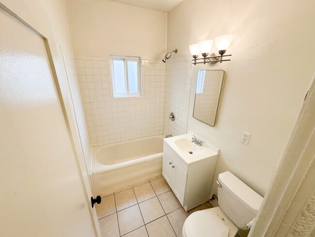 Building Photo - 350 N Orange Grove Ave