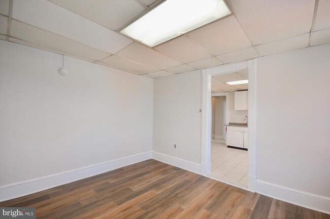 Building Photo - 117 E Martin St