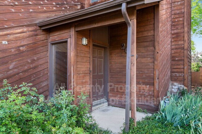 Building Photo - 2619 Juniper Ave