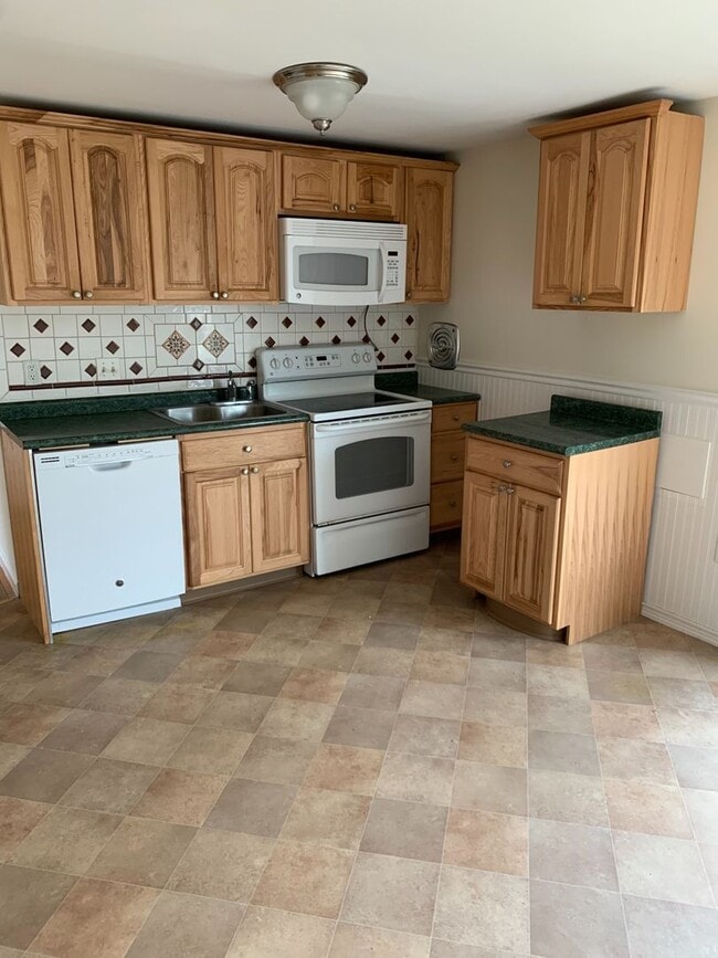 Building Photo - 2 Bedroom Apartment - Newburgh