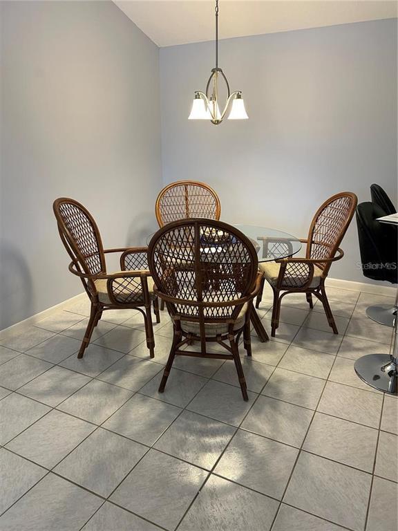 Foto del edificio - 744 White Pine Tree Rd