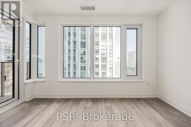 Building Photo - 11-2711 Yorkville Ave