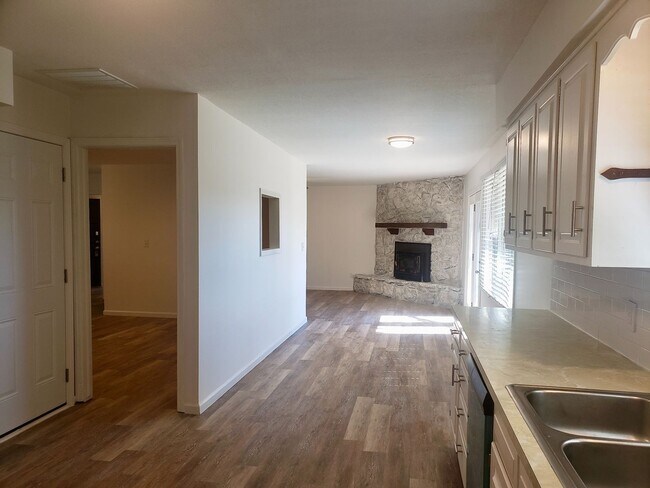 Building Photo - Primrose Market Place - Battlefield Mall Area - Bradford Park Neighborhood w/ 2 Living Area's