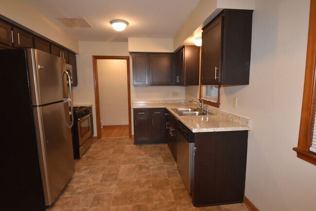 Foto del edificio - 3415 Major Ave N