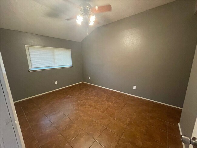 Building Photo - 22221 Moss Falls Ln